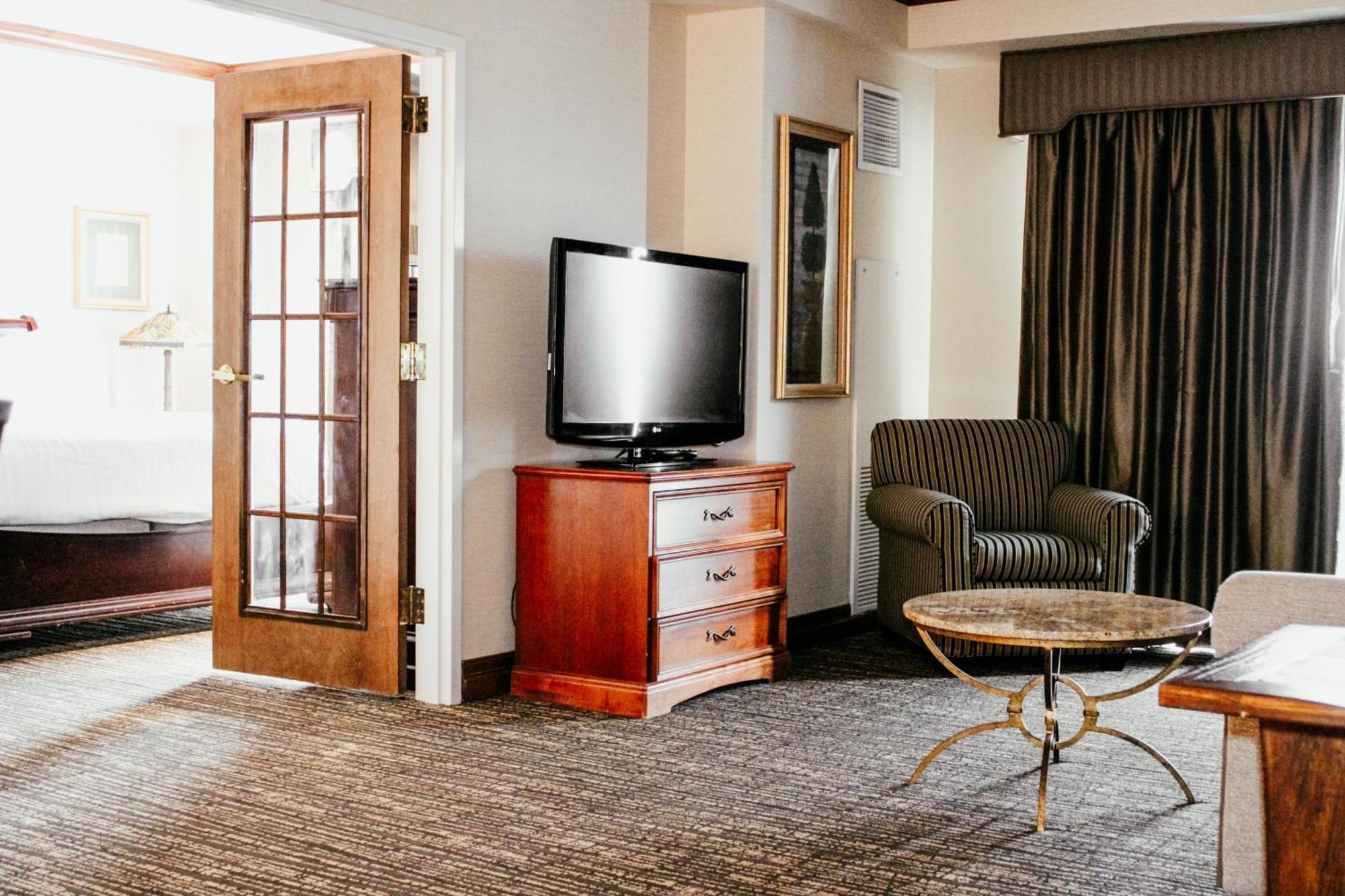 Hotel Topeka At City Center Ngoại thất bức ảnh